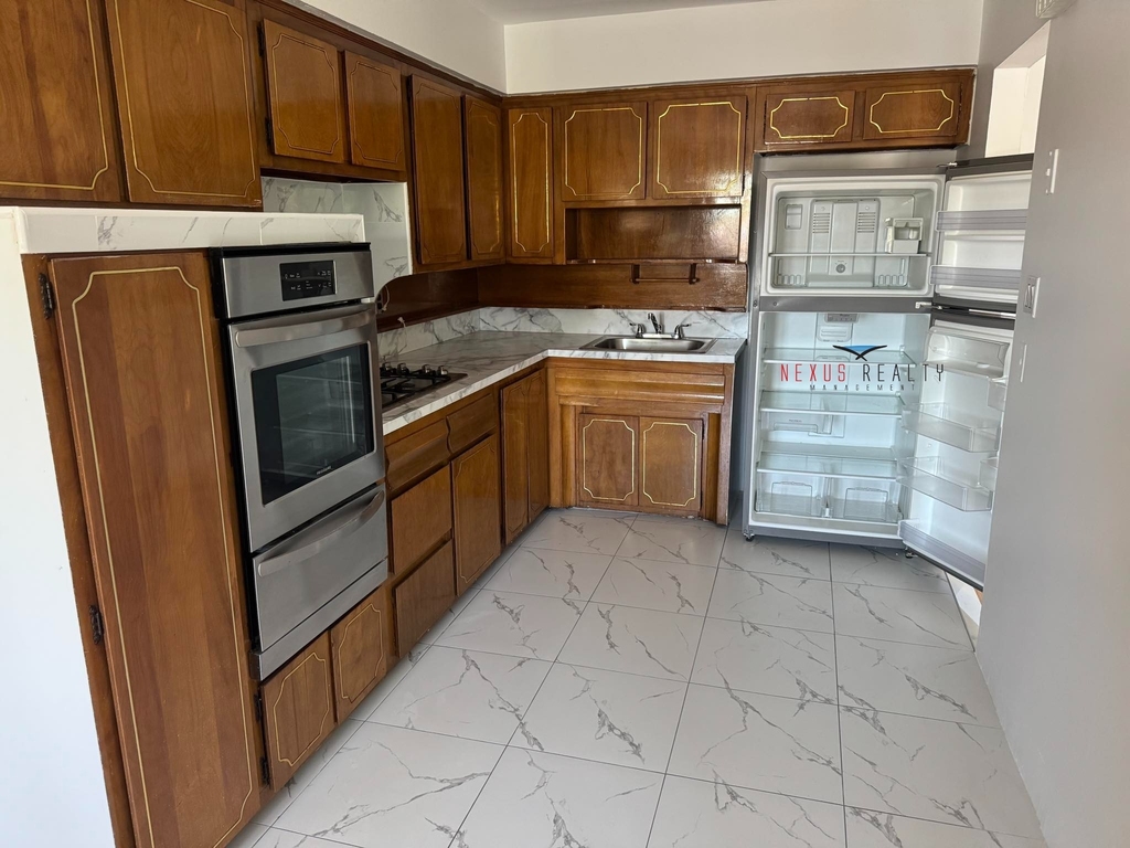 25-12 Parsons Boulevard - Photo 8