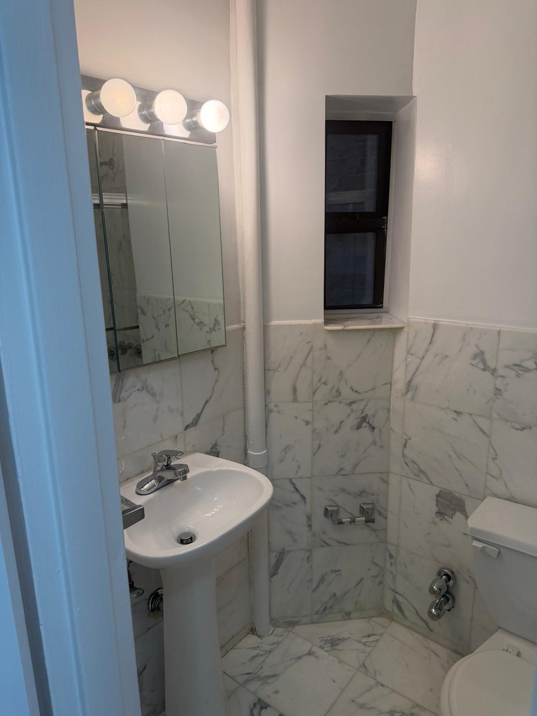 East 85th Street - Photo 2