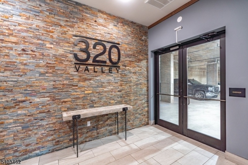 320 Valley St - Photo 2