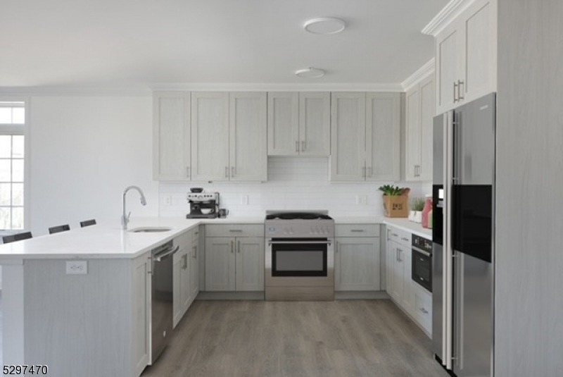 500 Central Avenue, Unit 301 - Photo 1