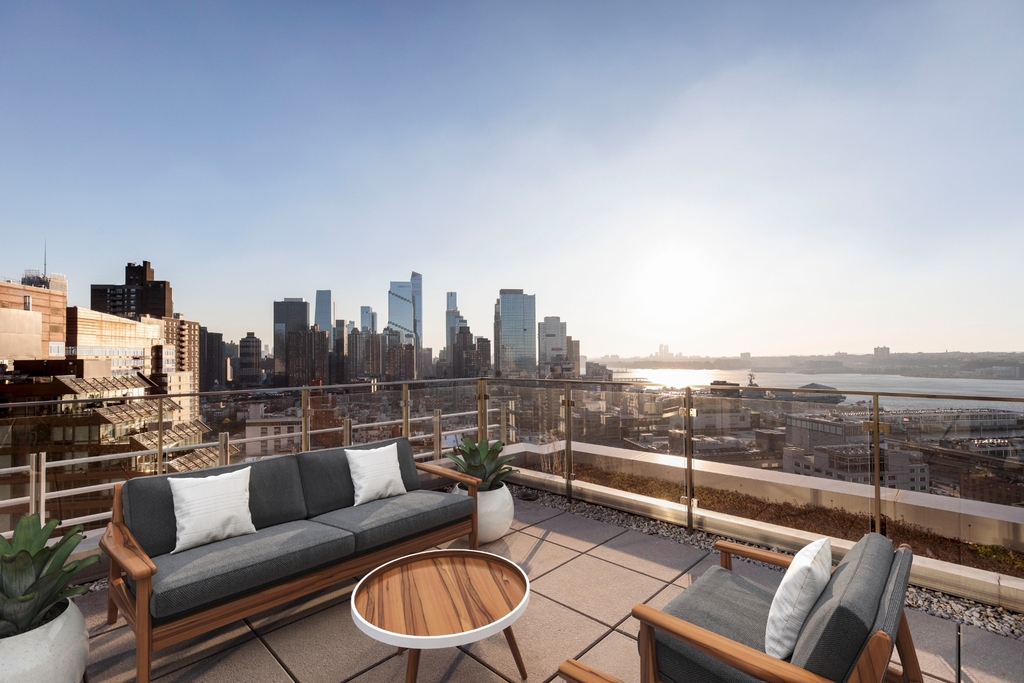 554 West 54th Street - Photo 2