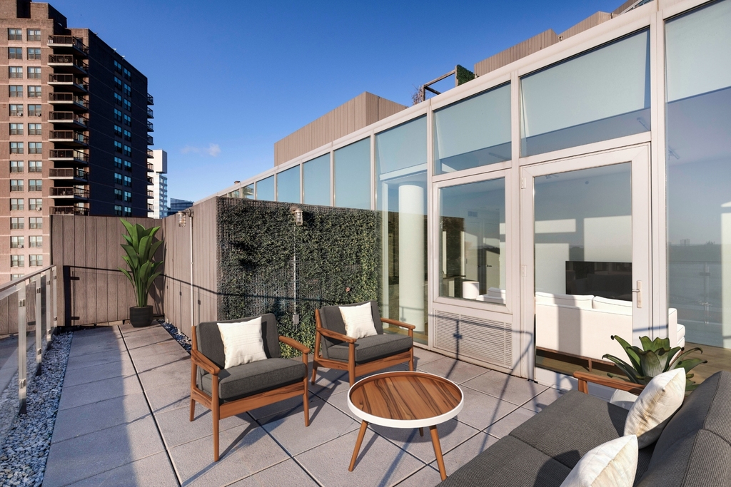 554 West 54th Street - Photo 3
