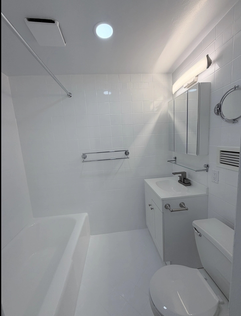 West 34th Street - Photo 4