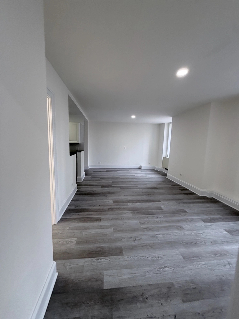 West 34th Street - Photo 1