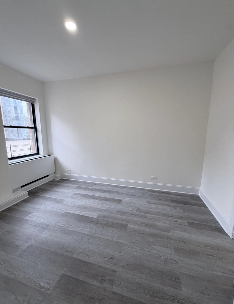 West 34th Street - Photo 7
