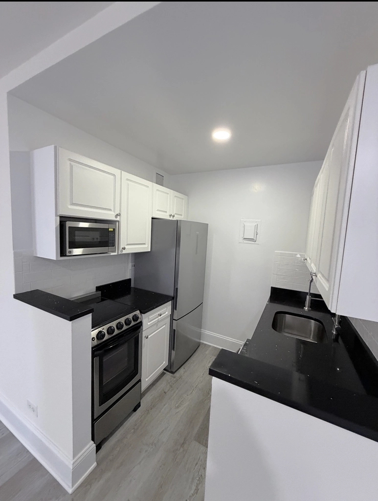 West 34th Street - Photo 2