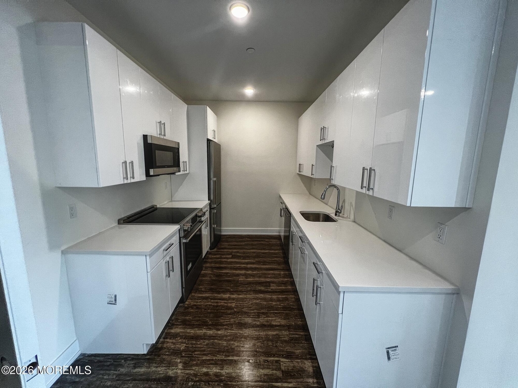 521 Lake Avenue - Photo 2