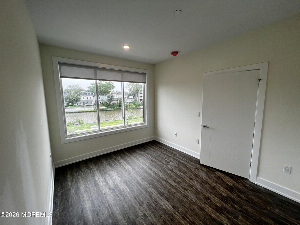 521 Lake Avenue - Photo 3