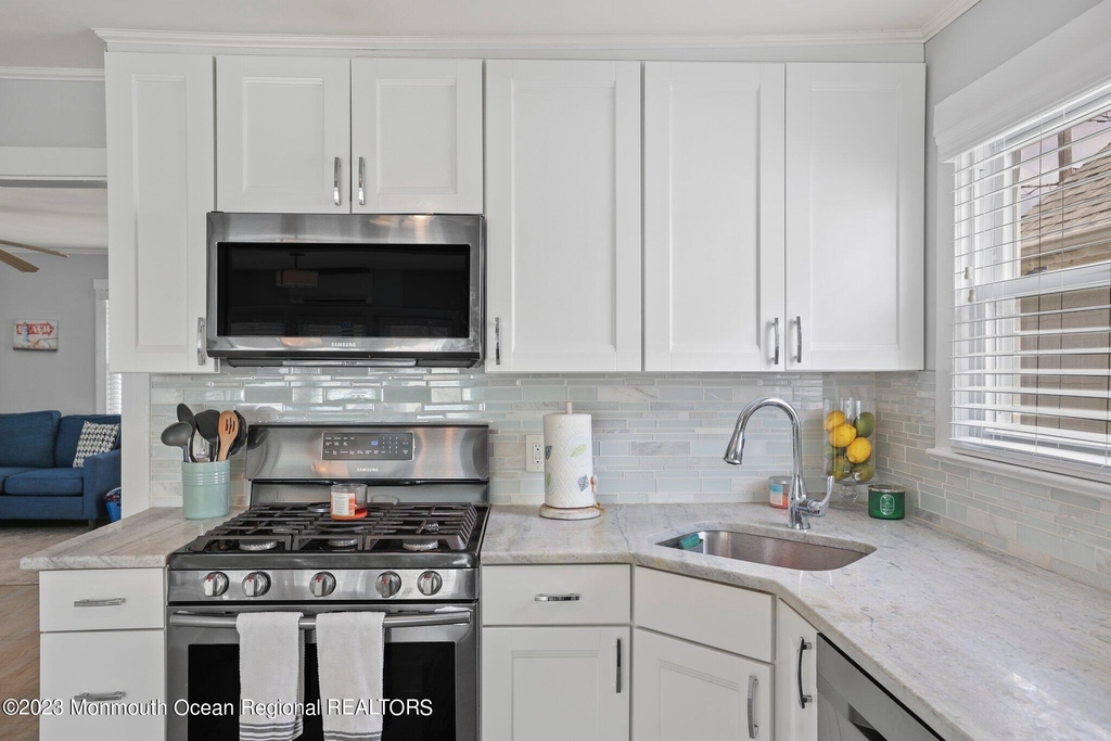 107 17th Avenue - Photo 13