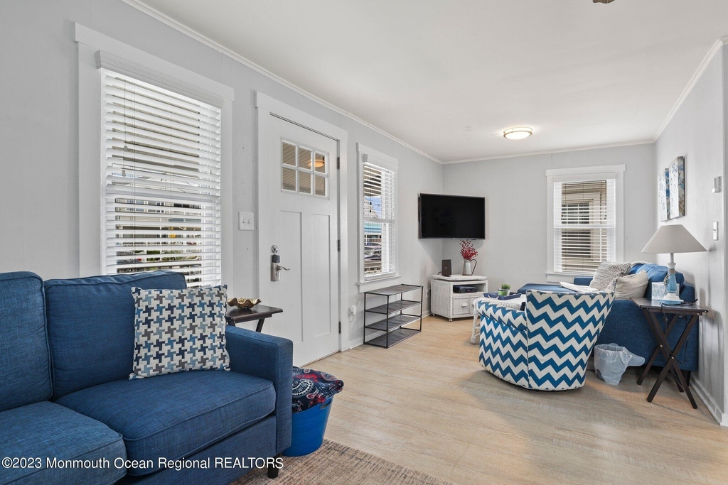 107 17th Avenue - Photo 6