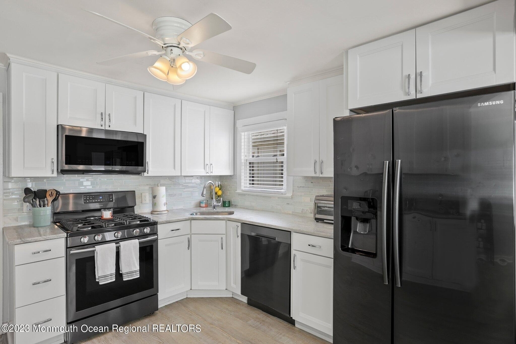 107 17th Avenue - Photo 12