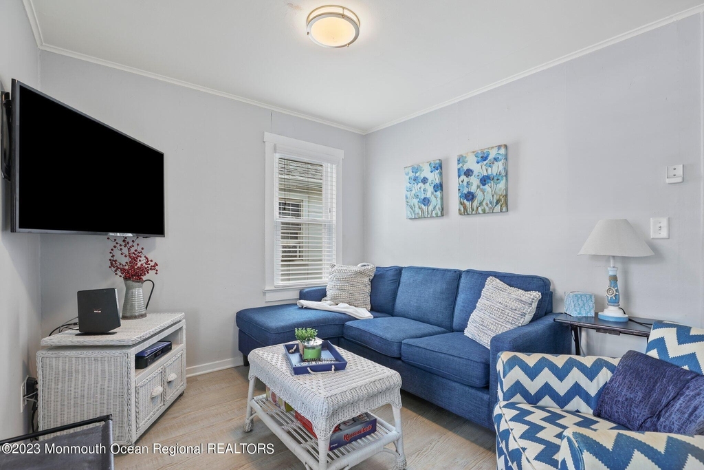 107 17th Avenue - Photo 7