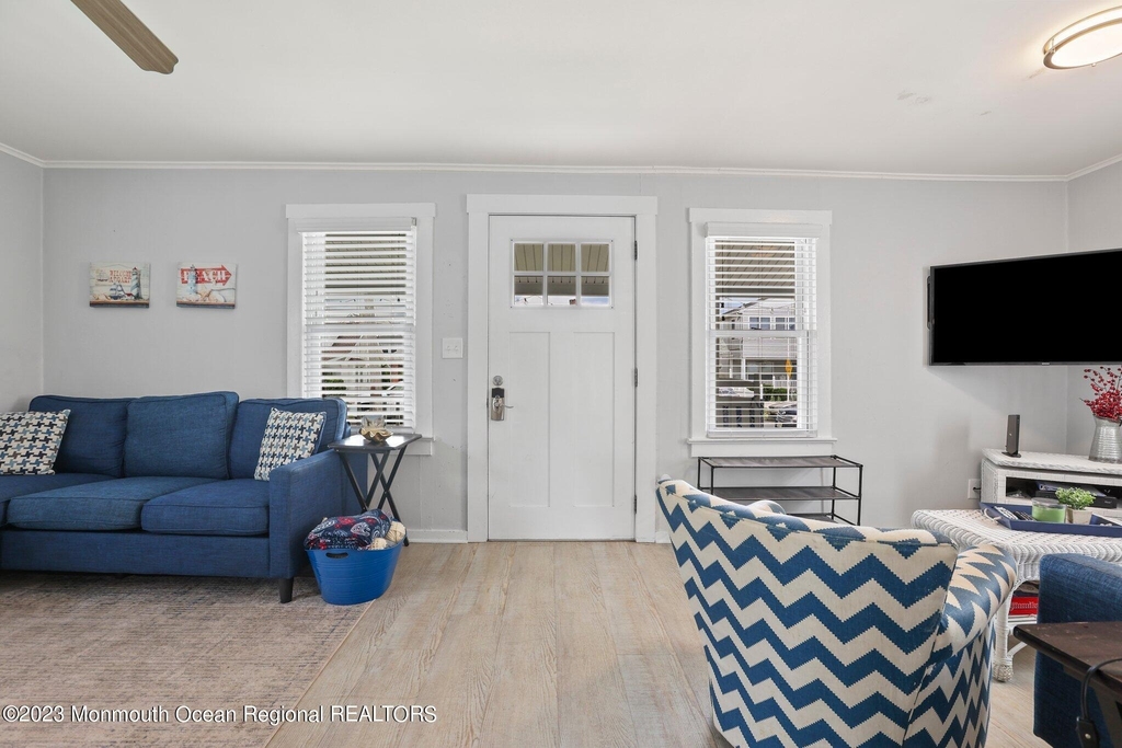 107 17th Avenue - Photo 9