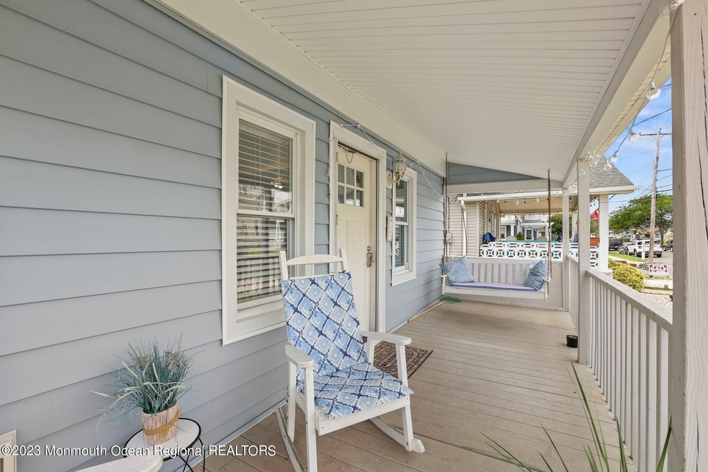 107 17th Avenue - Photo 3