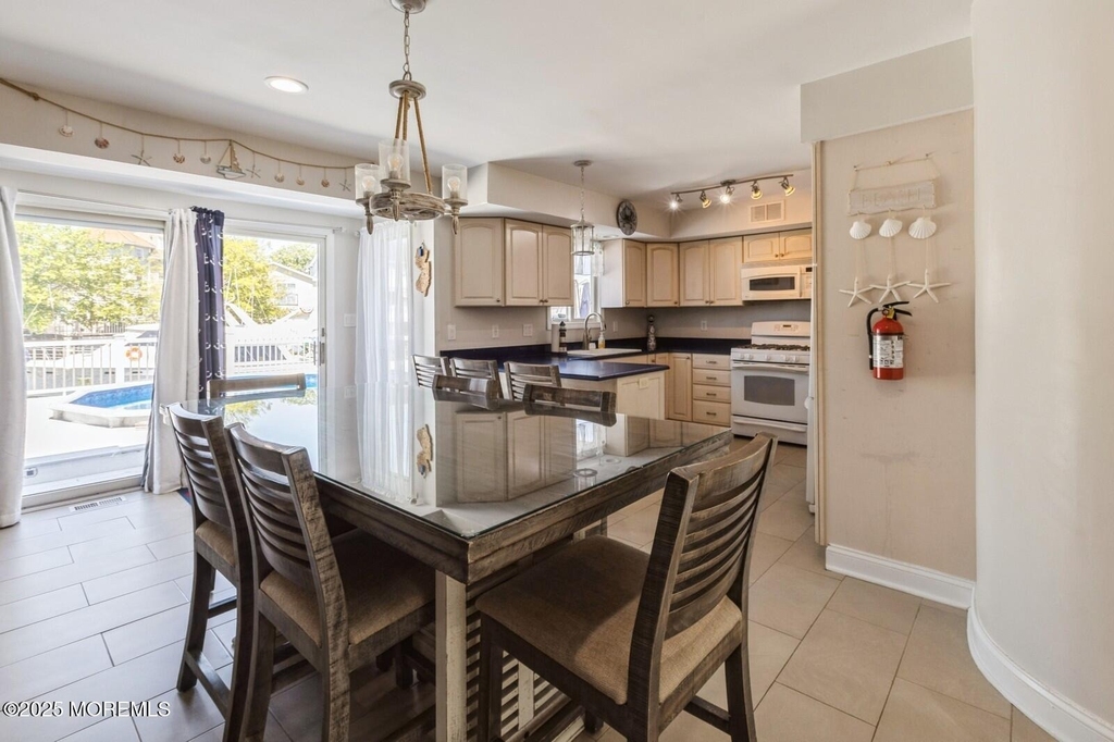 22 Longpoint Drive - Photo 3