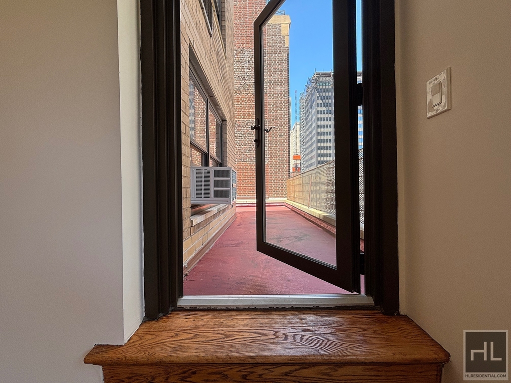 East 55 Street - Photo 0