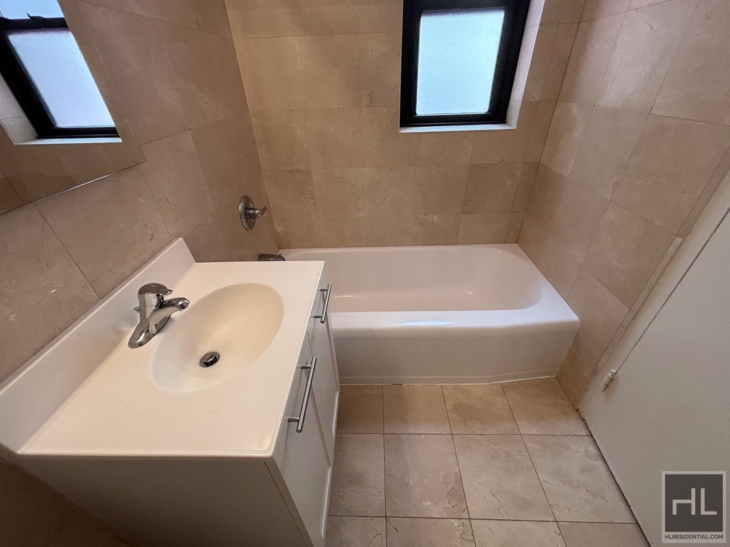 East 55 Street - Photo 5