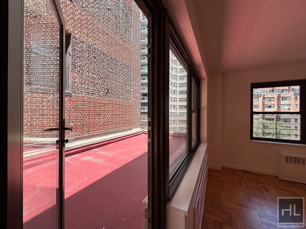 East 55 Street - Photo 12