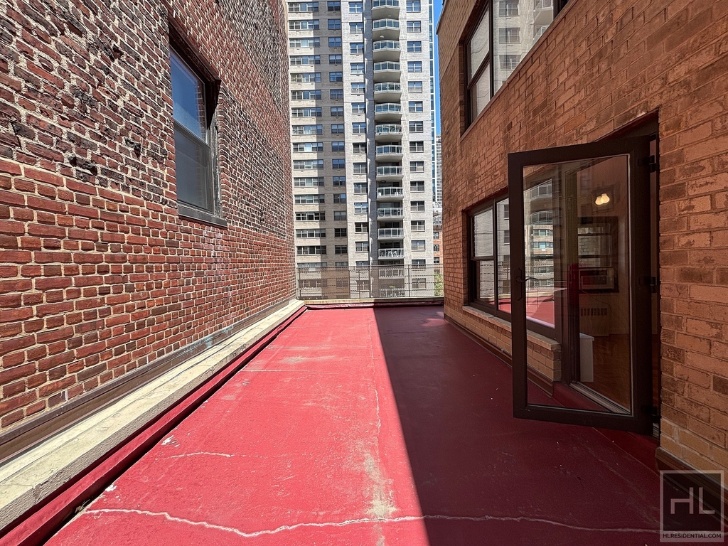 East 55 Street - Photo 13