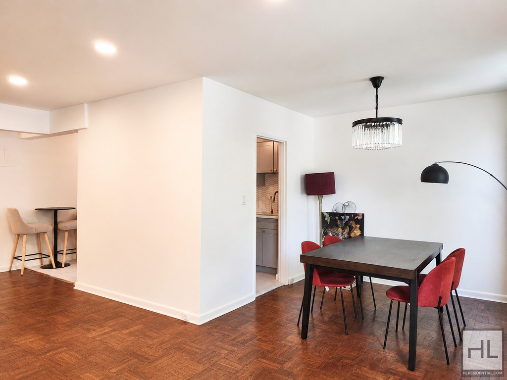 Howard Avenue - Photo 4