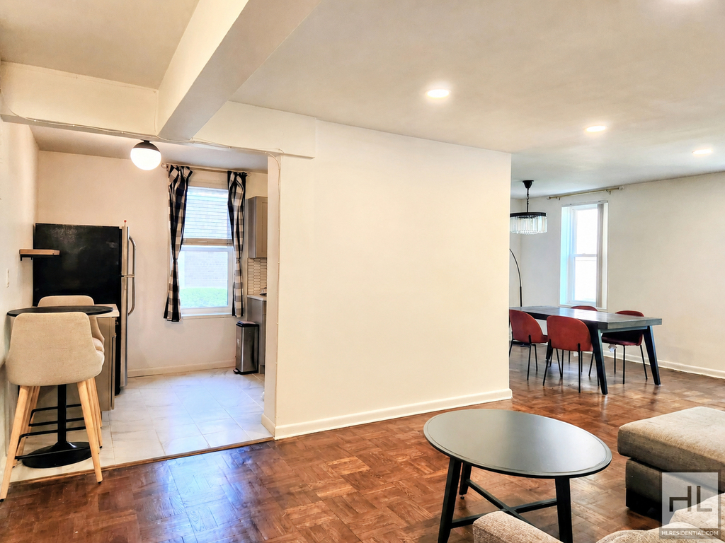 Howard Avenue - Photo 5