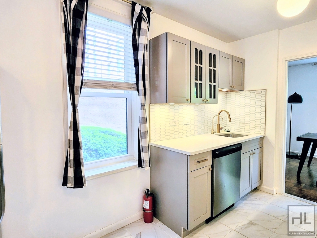 Howard Avenue - Photo 17