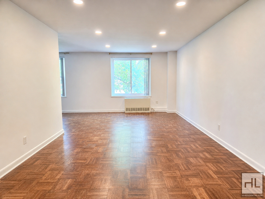 Howard Avenue - Photo 1