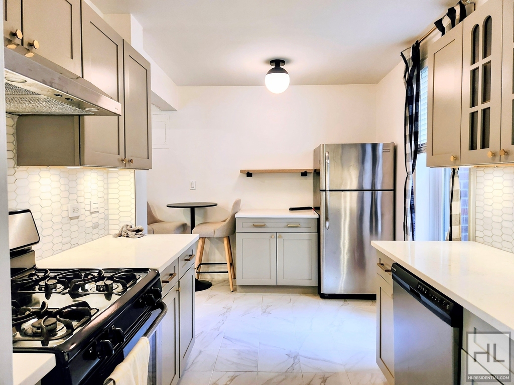 Howard Avenue - Photo 16