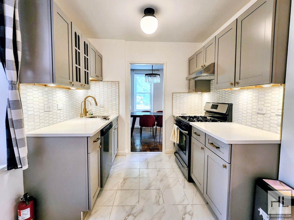 Howard Avenue - Photo 15
