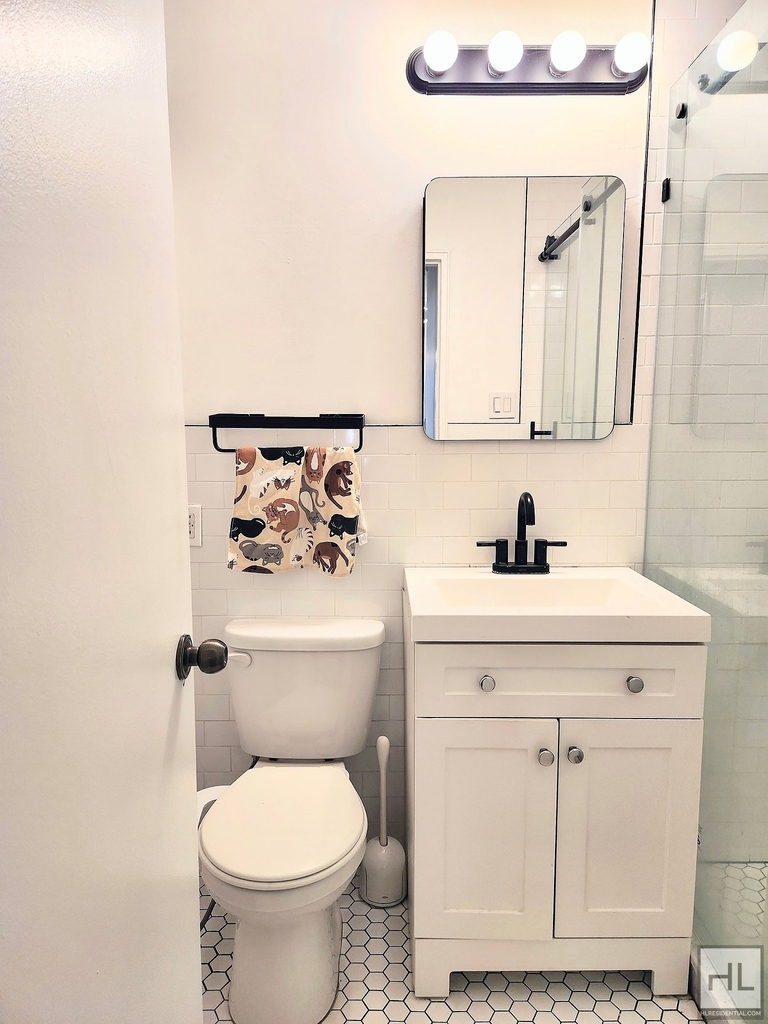 Howard Avenue - Photo 19