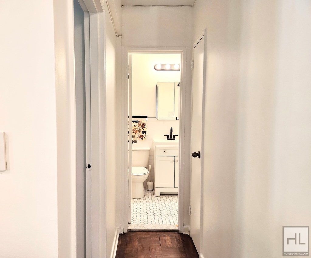 Howard Avenue - Photo 20