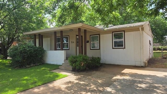 314 16th Street W - Photo 1