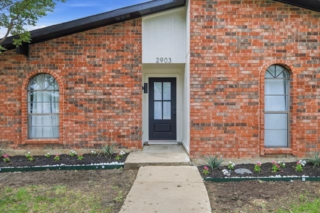 2903 Winterberry Drive - Photo 3