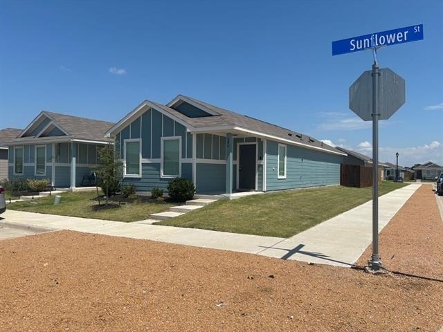 206 Sunflower Street - Photo 1