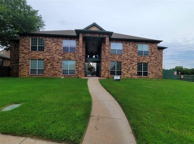 813 Betty Court - Photo 0