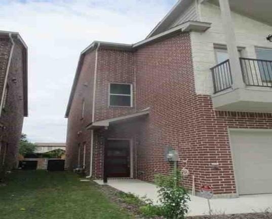 5609 Woodlands Drive - Photo 1