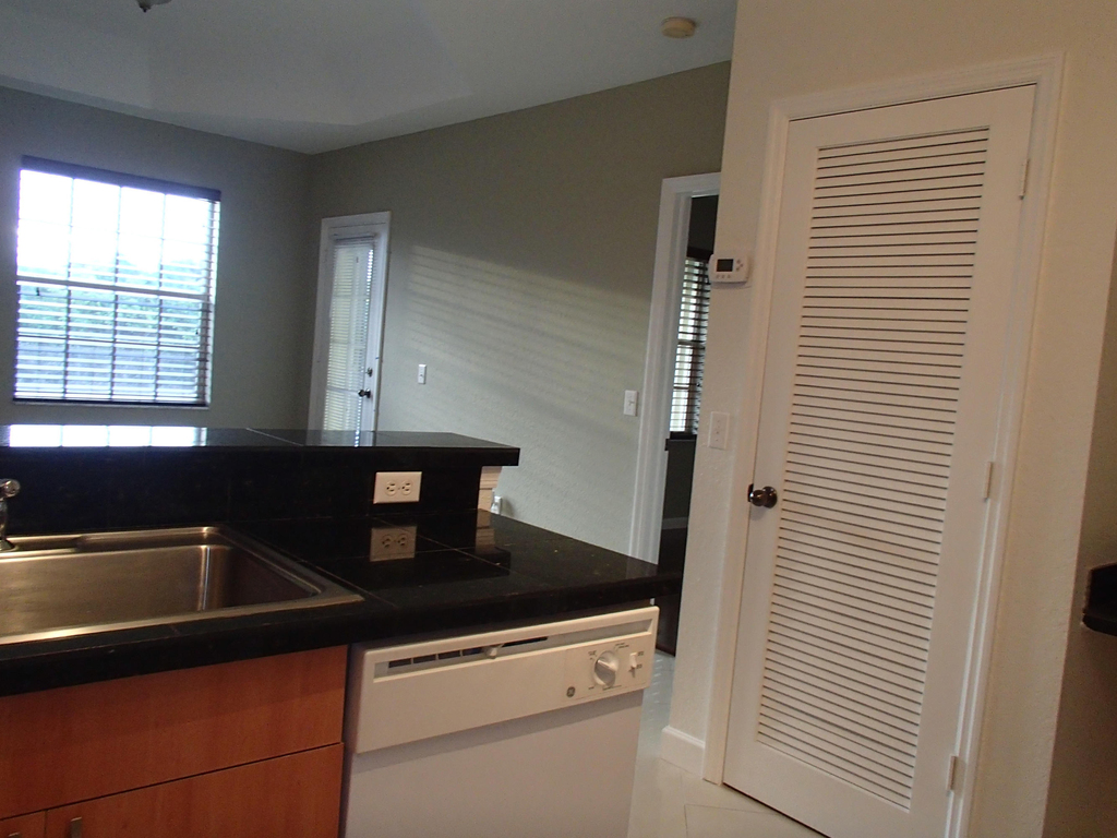 1101 Belmont Place - Photo 4