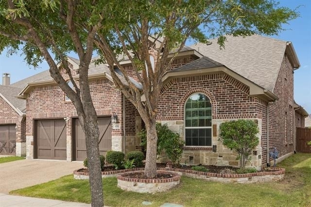 404 Warwick Boulevard - Photo 1