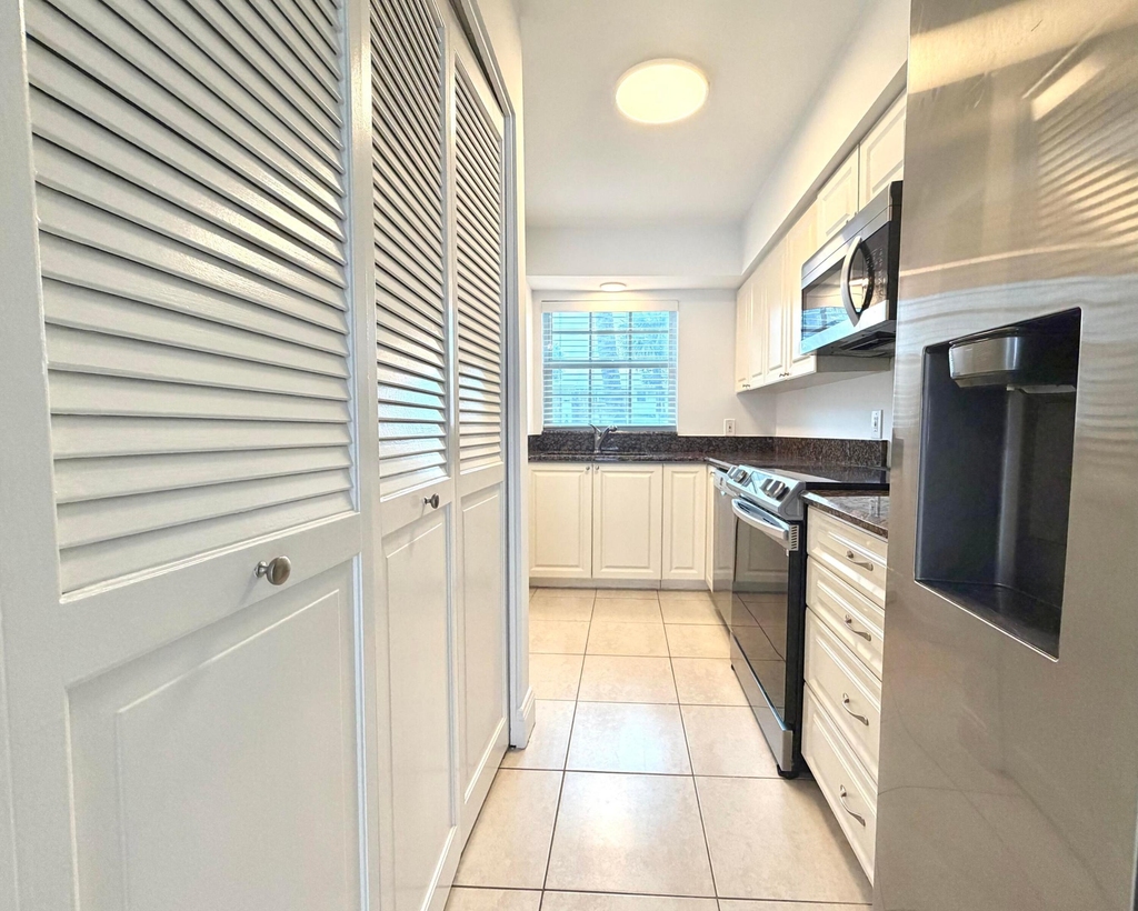413 N Cypress Drive - Photo 1