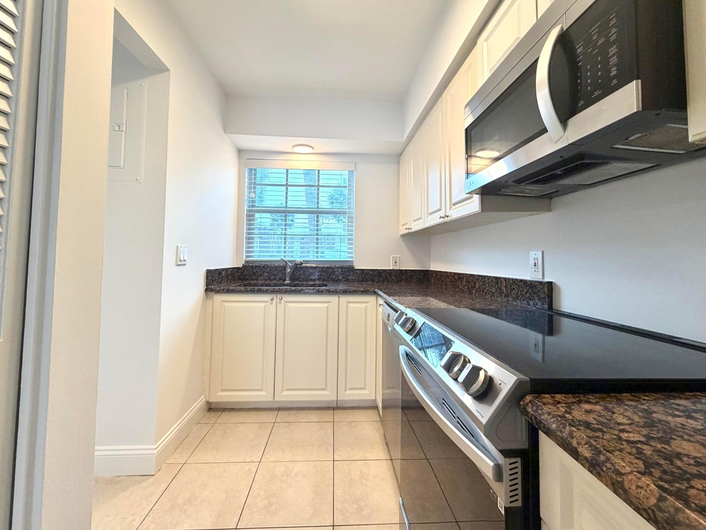 413 N Cypress Drive - Photo 2