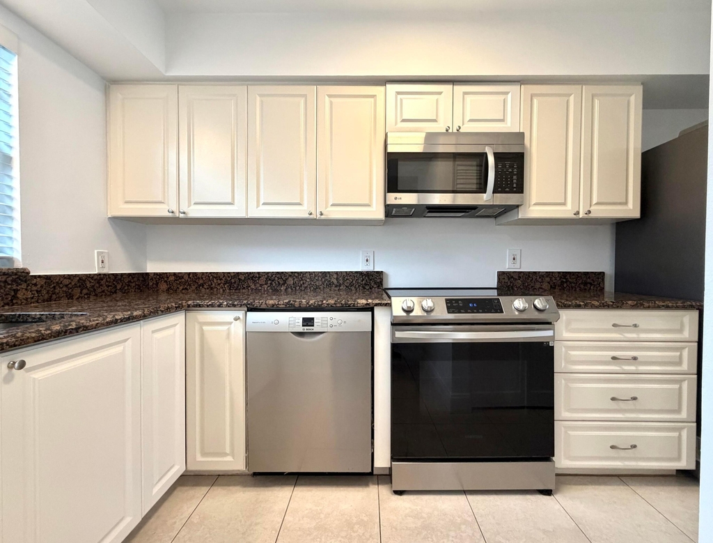 413 N Cypress Drive - Photo 4