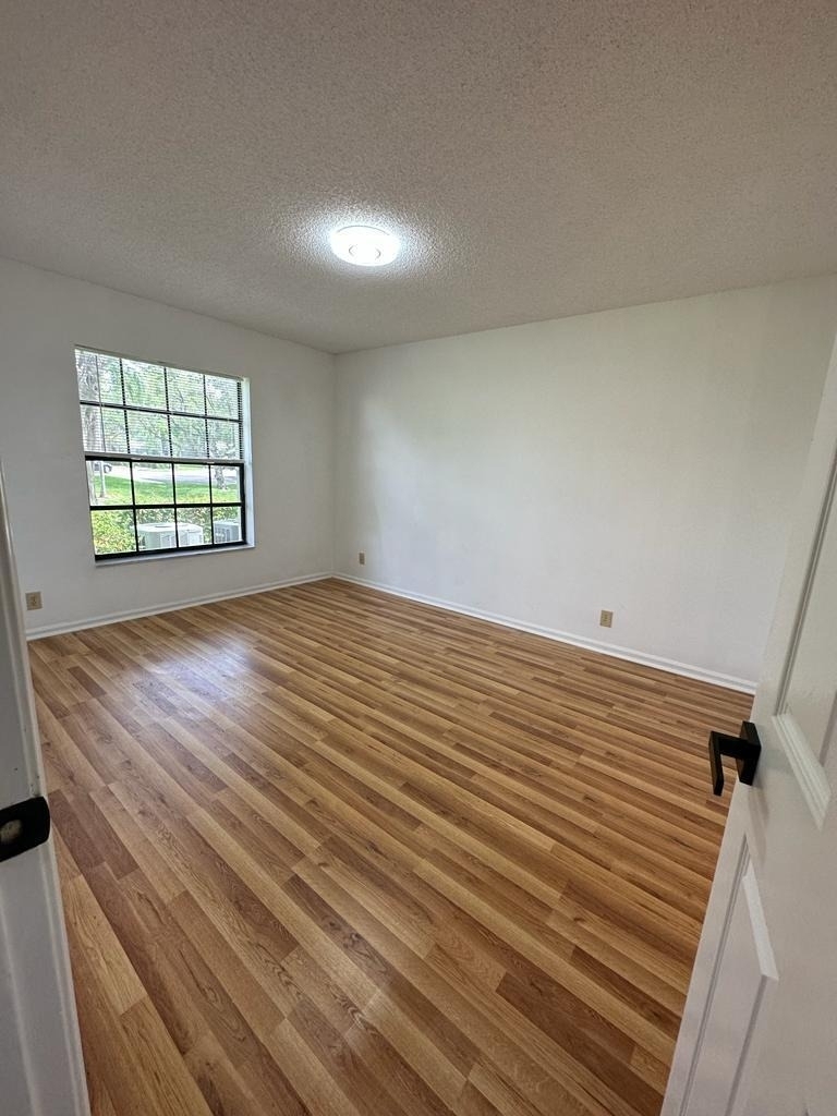 301 Olivewood Place - Photo 2