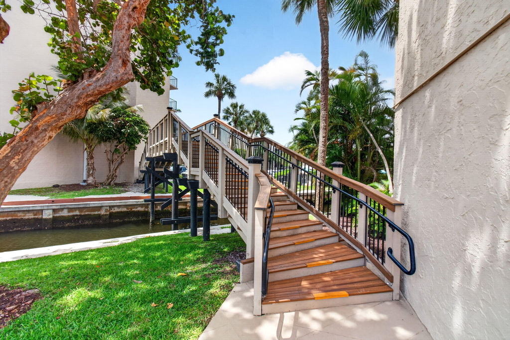 12 Royal Palm Way - Photo 12