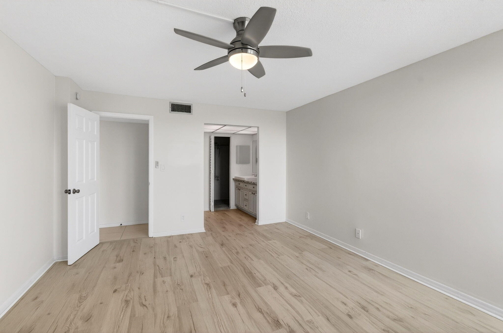 12 Royal Palm Way - Photo 25