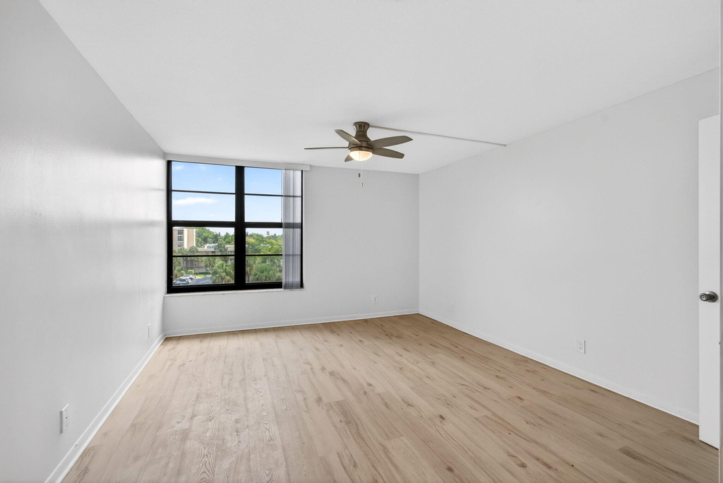 12 Royal Palm Way - Photo 24