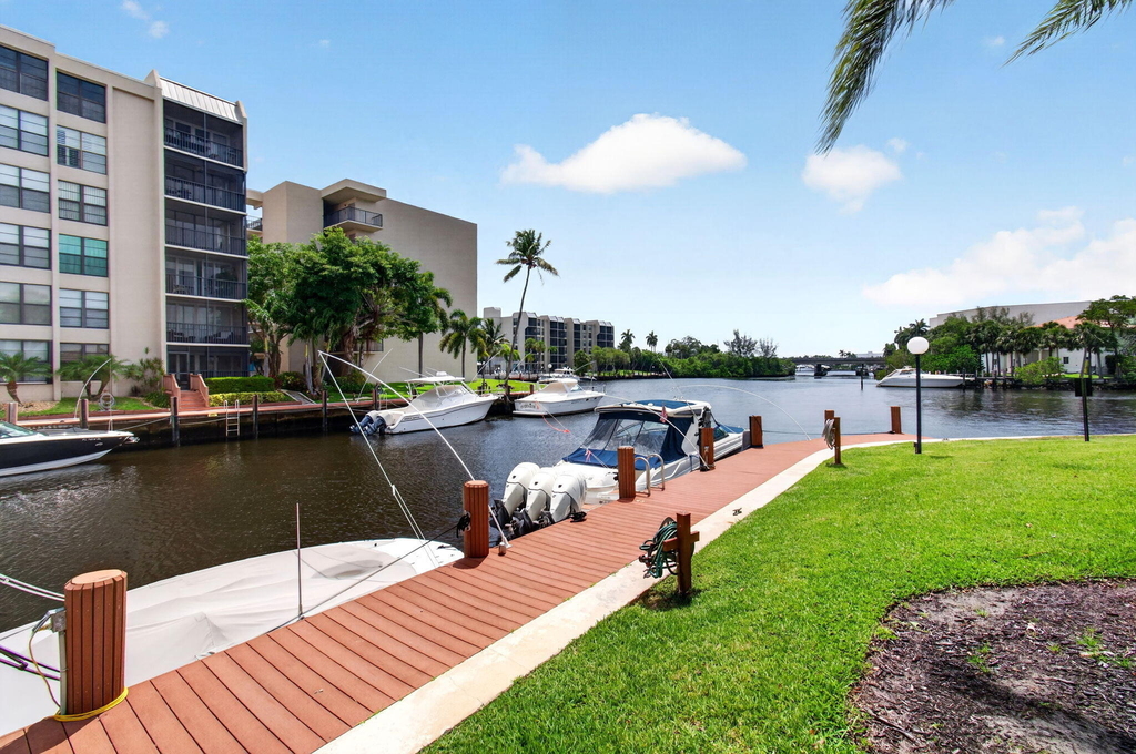 12 Royal Palm Way - Photo 7
