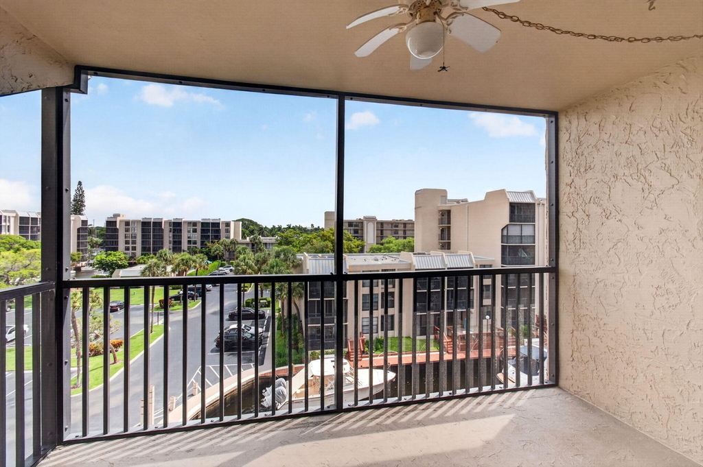 12 Royal Palm Way - Photo 18