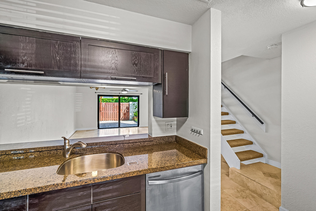 2700 S Oakland Forest Drive - Photo 11