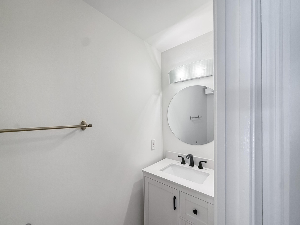 2700 S Oakland Forest Drive - Photo 14