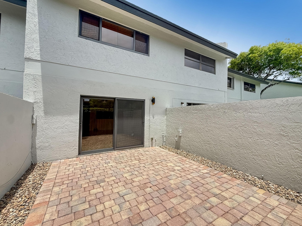 2700 S Oakland Forest Drive - Photo 35